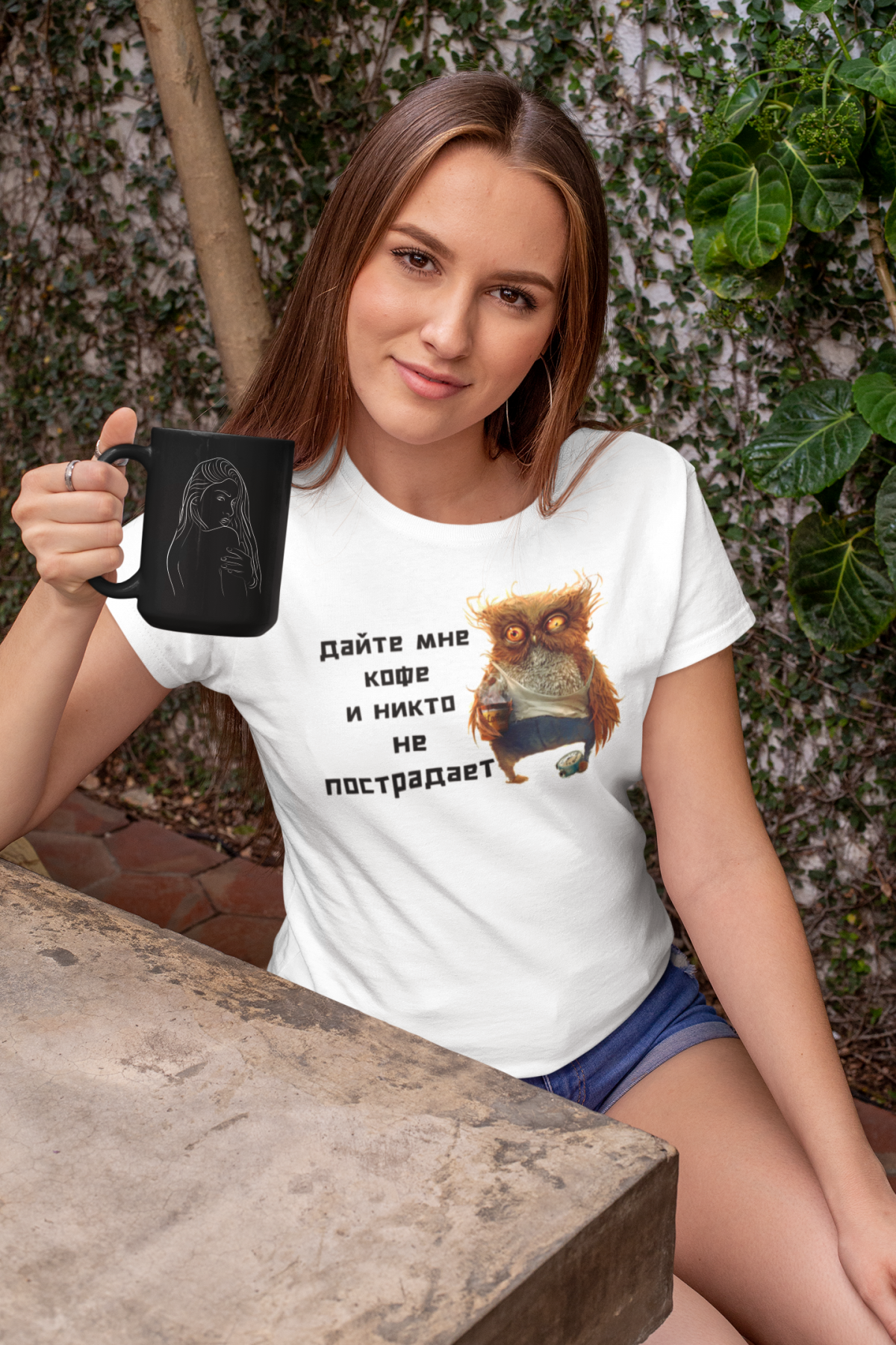 T-krekls ar apdruku krievu valodā - "Дайте мне кофе и никто не пострадает"