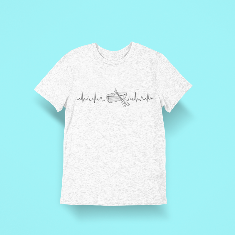 t-krekls ar apdruku “Laiva ir manā sirdī”, dāvana makšķerniekam, dāvana zvejniekam, laiva, t kreklu apdruka, t krekls vīrietim, t-krekls