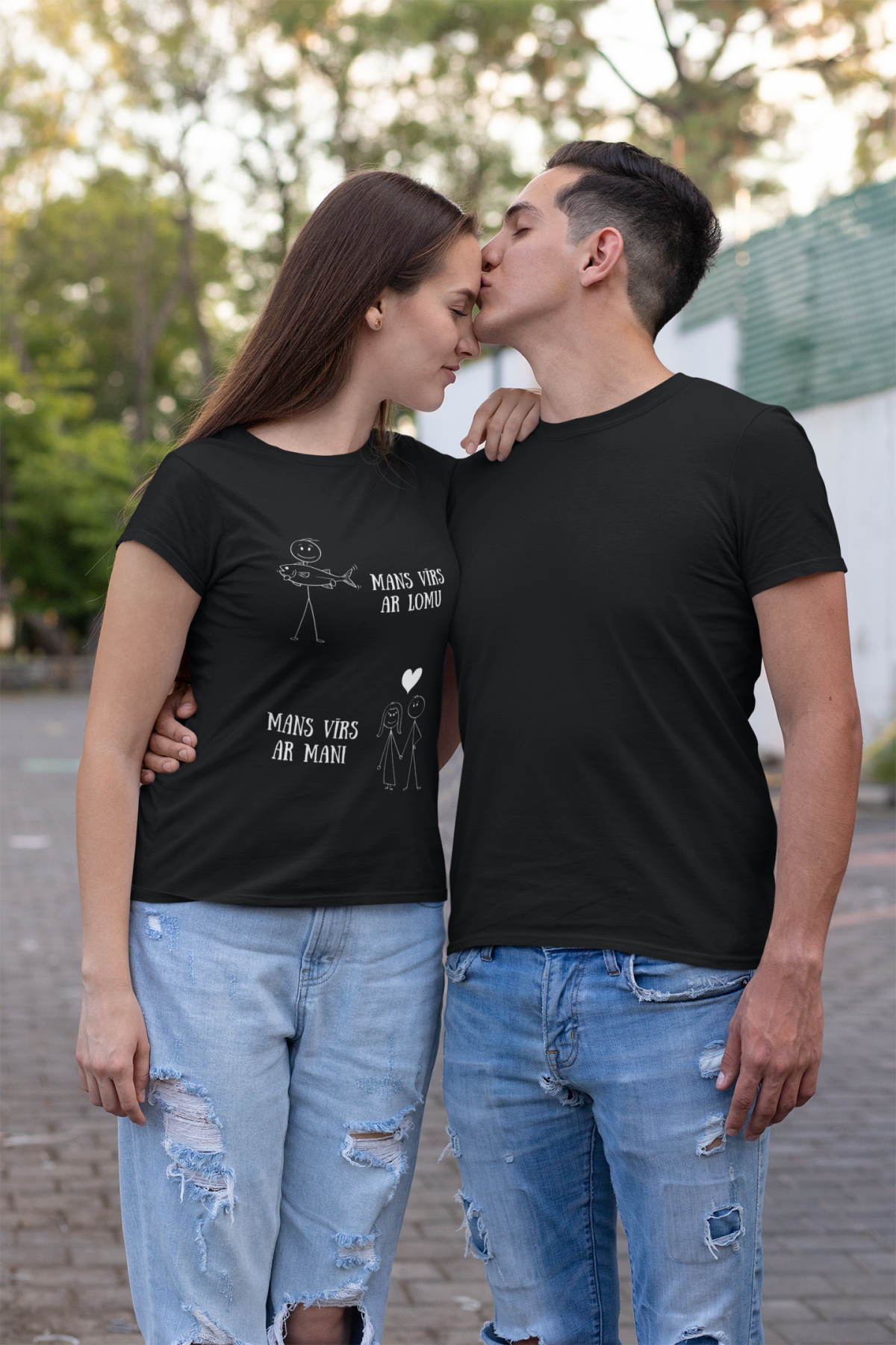 t-krekls ar apdruku “Mans vīrs ar lomu vs Mans vīrs ar mani”, dāvana sievietei