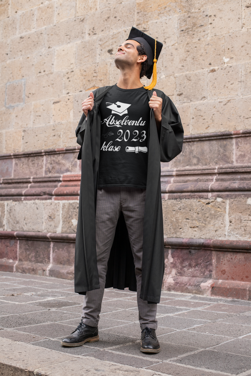 Vīriešu T-krekls melnā krāsā - "Absolventu klase 2023", dāvana izlaidumā, izlaiduma dāvana